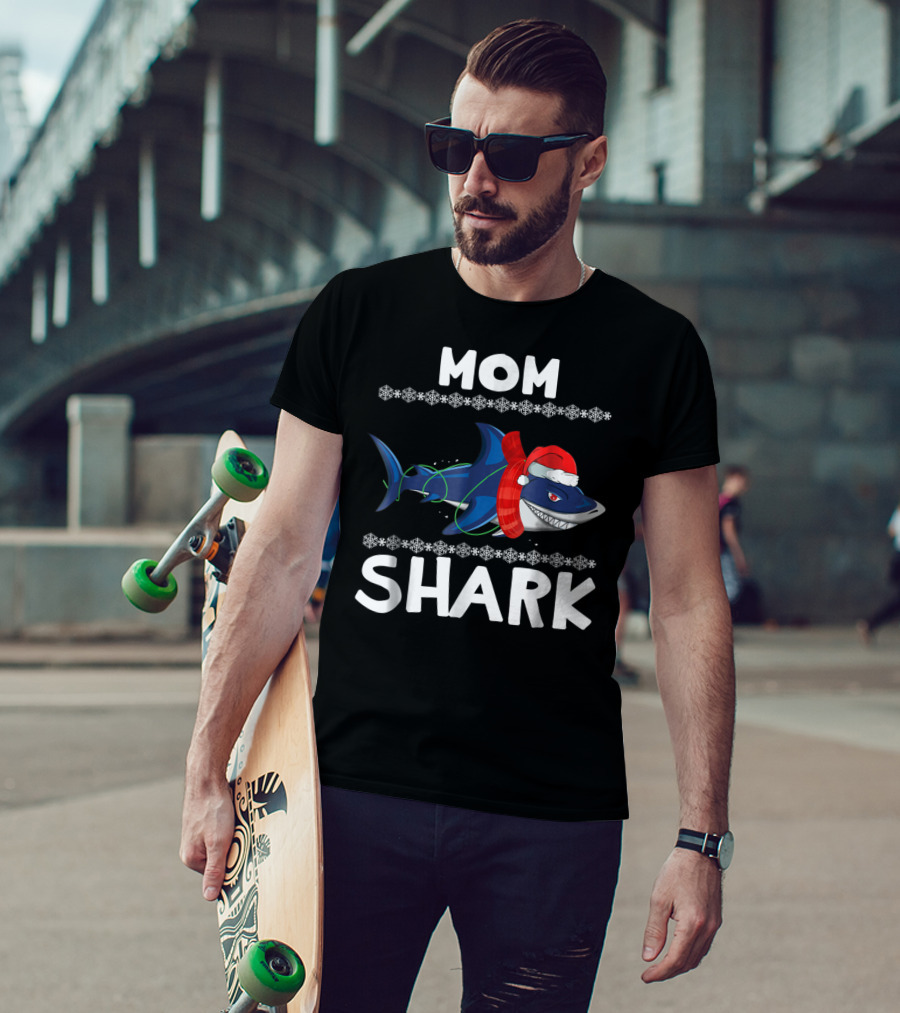 Mom Shark Christmas Santa Hat Snowflakes Family T-Shirt