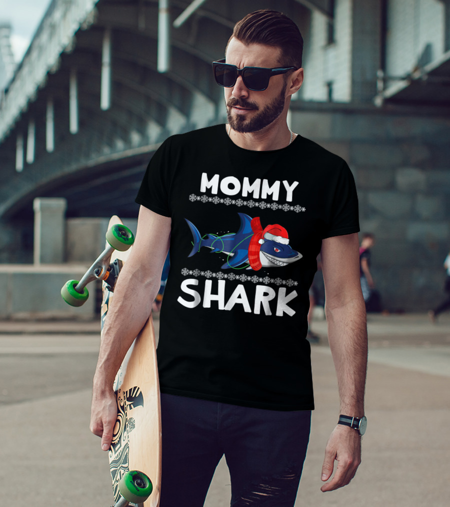 Mommy Shark Christmas Family With Santa Hat And Snowflakes T-Shirt