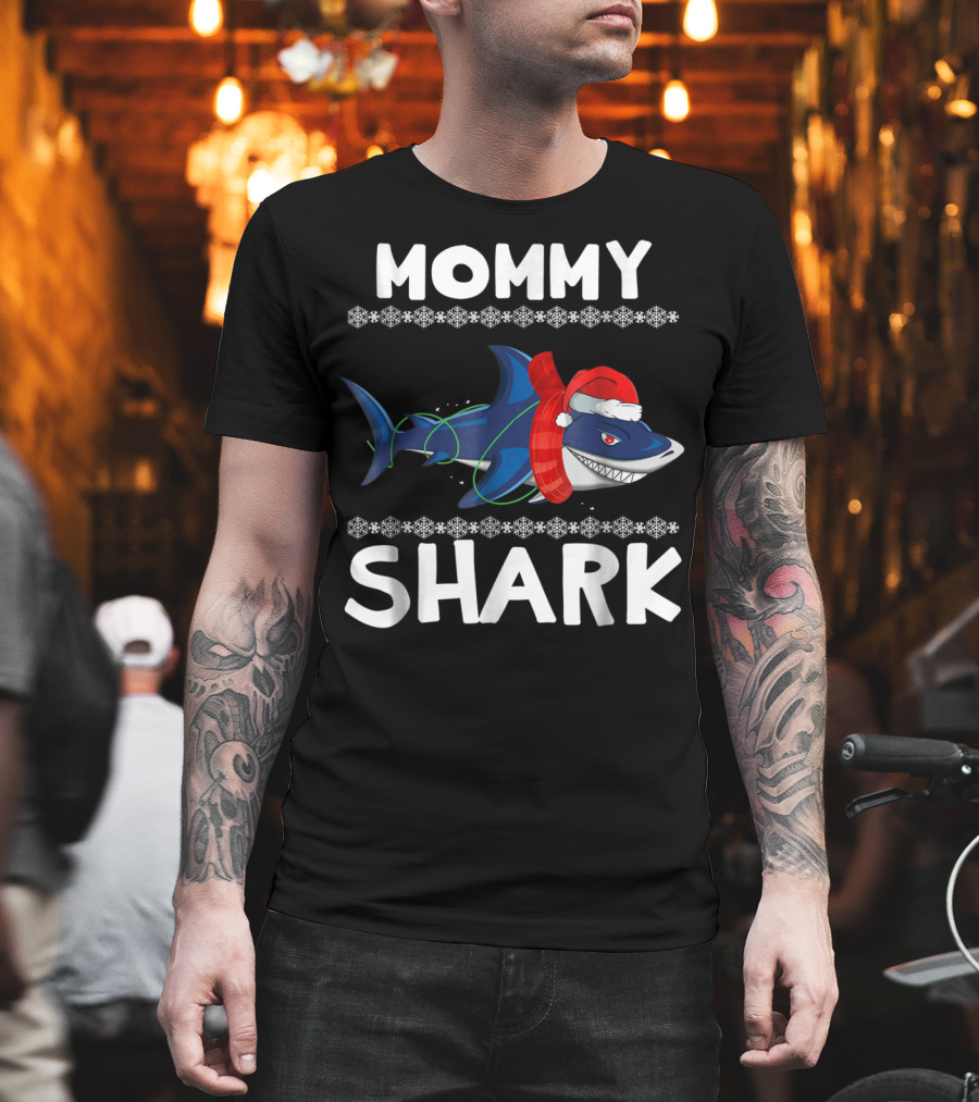 Mommy Shark Christmas Family with Santa Hat and Snowflakes T-Shirt