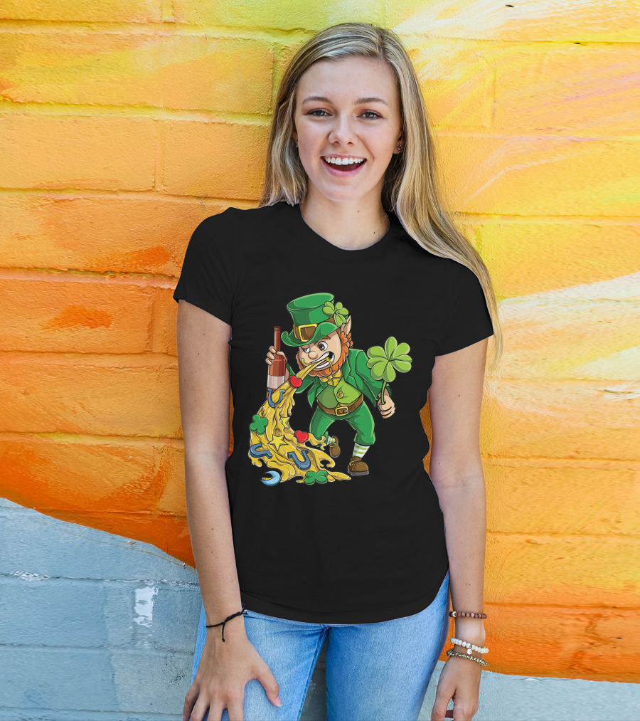 Leprechaun Tossing Lucky Charms St Patrick's Day T-Shirt
