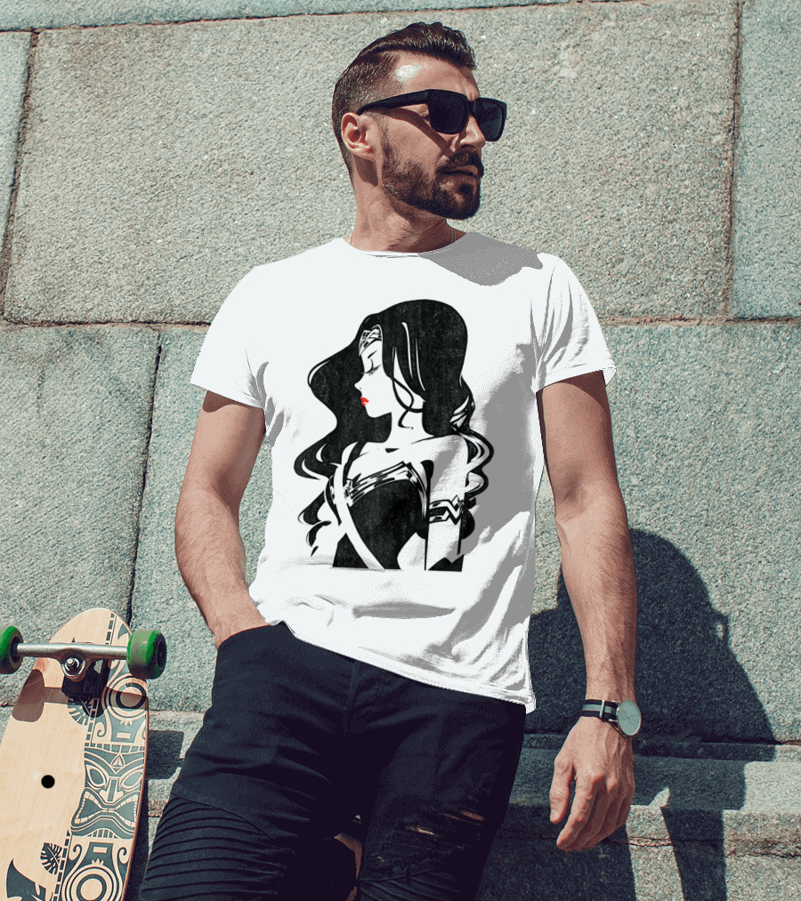 Justice League Wonder Woman Profile Silhouette With Red Lips T-Shirt