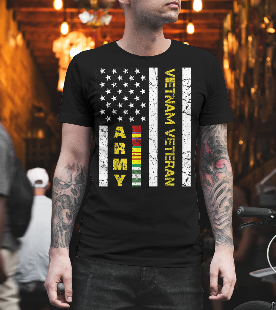 Mens Vietnam Veteran US Army Flag With Service T-Shirt