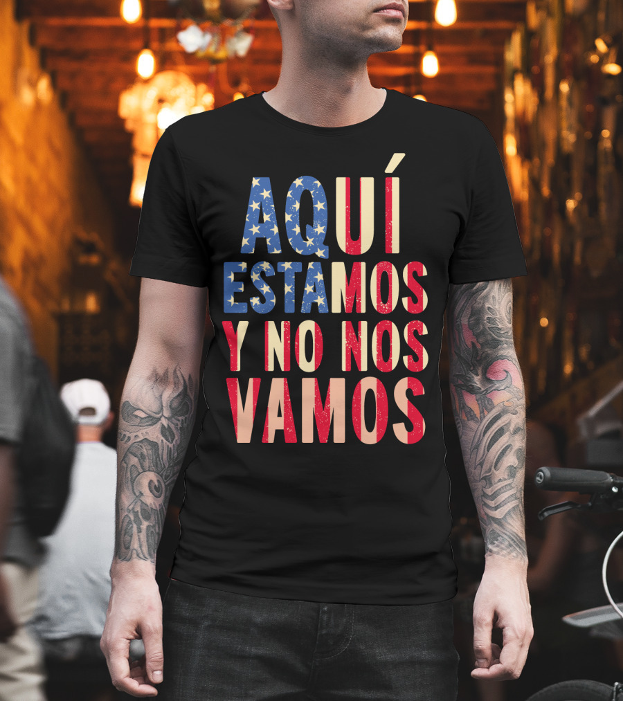 AQUÍ ESTAMOS Y NO NOS VAMOS USA Flag Colors T-Shirt