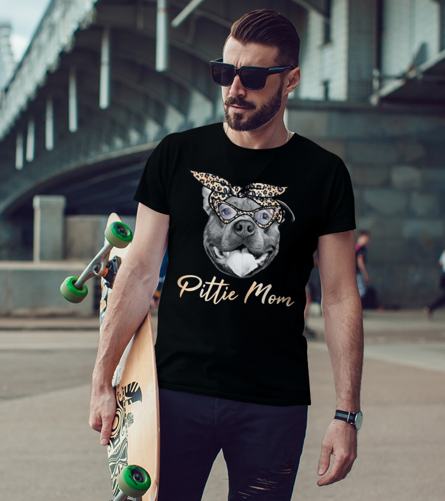 Pittie Mom Cute Pitbull Mama Leopard Print Pitbull Bandana Glasses T-Shirt