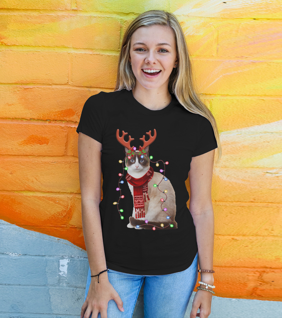 Santa Siamese Cat Reindeer Antlers Wrapped In Christmas Lights T-Shirt