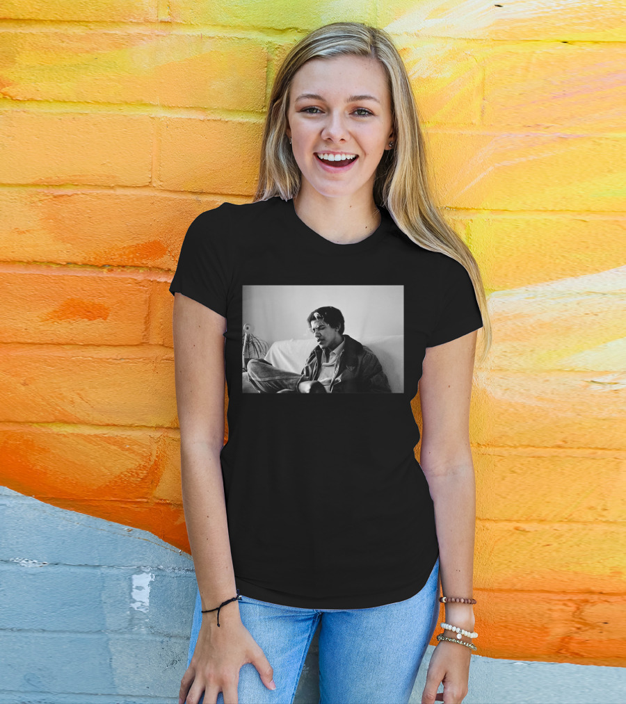 Vintage College Obama Black And White Photo Smoking Relaxed Mood T-Shirt