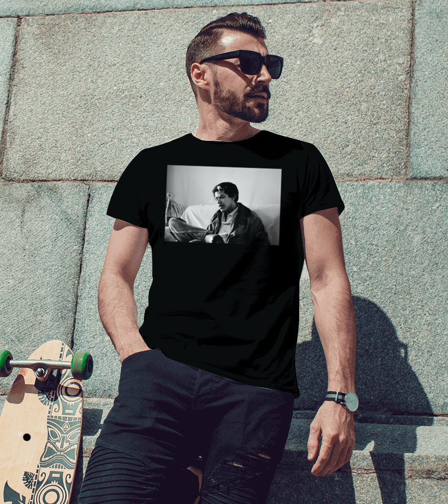 Vintage College Obama Black And White Photo Smoking Relaxed Mood T-Shirt