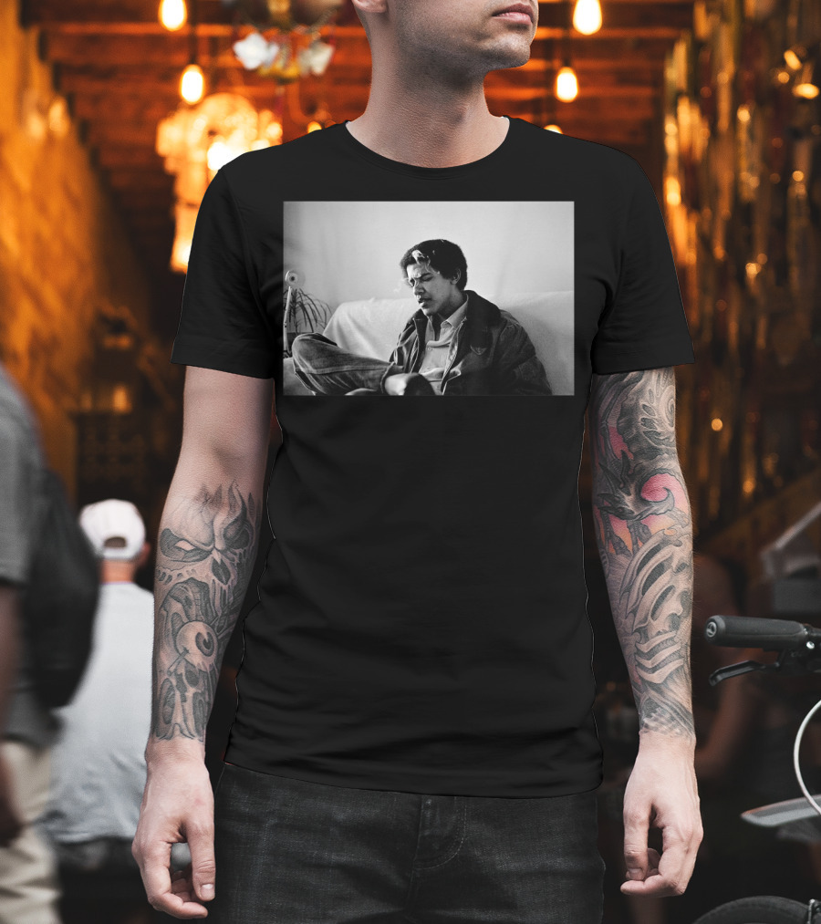 Vintage College Obama Black And White Photo Smoking Relaxed Mood T-Shirt