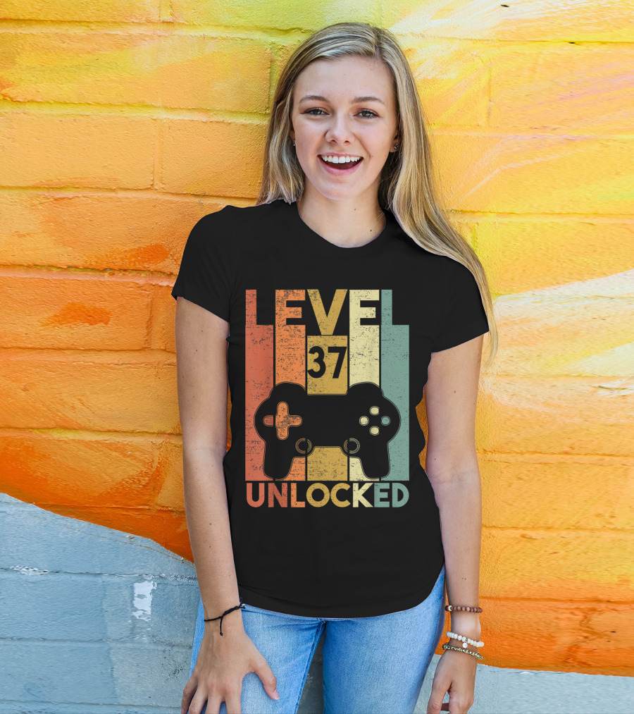 Level 37 Unlocked 1983 Birthday Gaming Controller T-Shirt