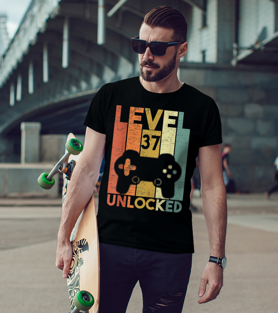 Level 37 Unlocked 1983 Birthday Gaming Controller T-Shirt