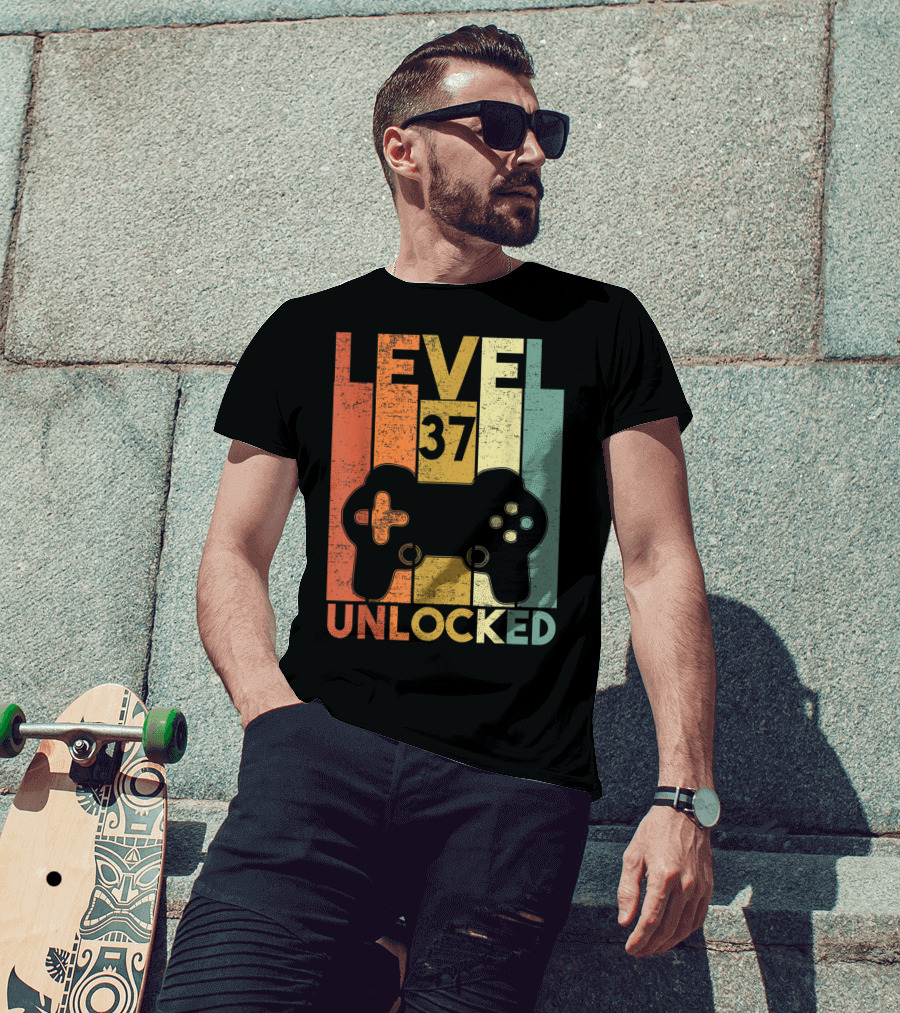 Level 37 Unlocked 1983 Birthday Gaming Controller T-Shirt