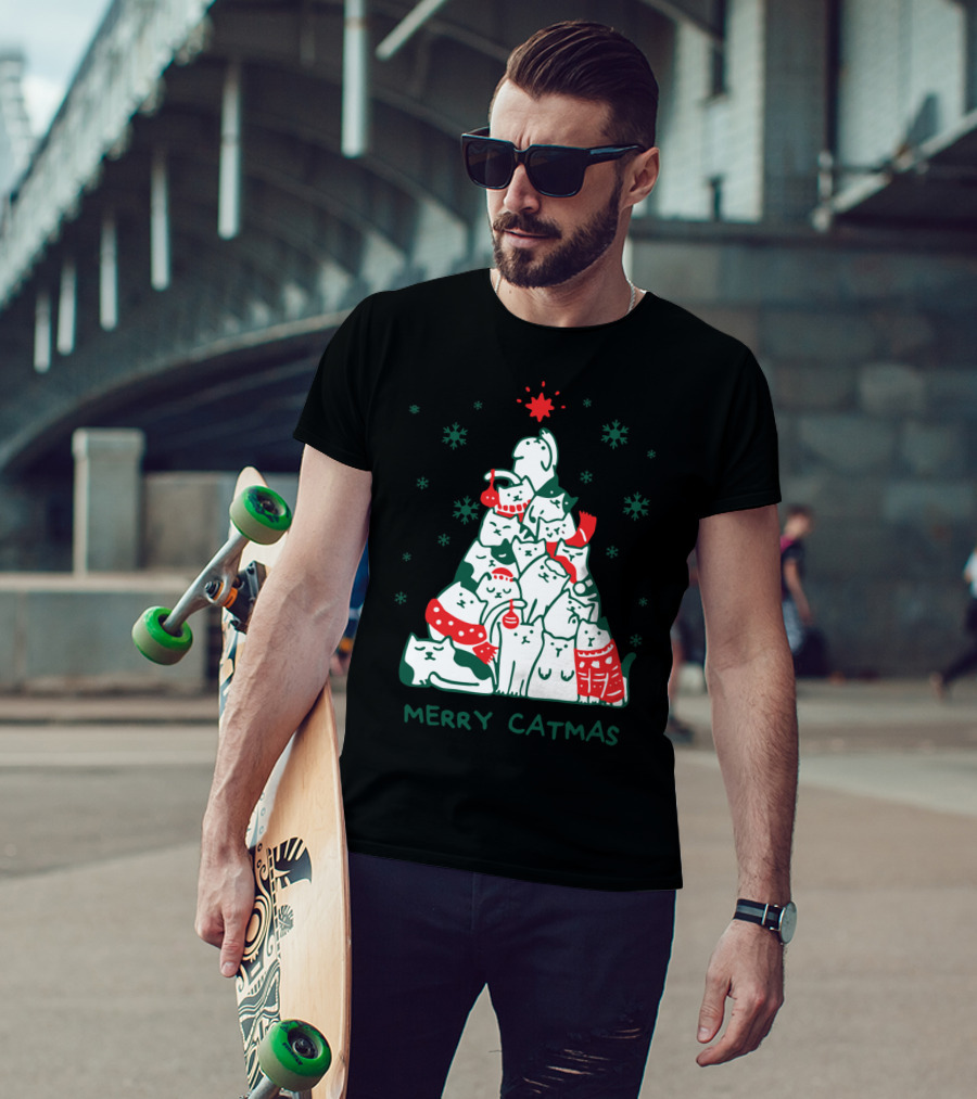 Merry Catmas Funny Cat Christmas Tree Holiday Cats Snowflakes Red Green T-Shirt