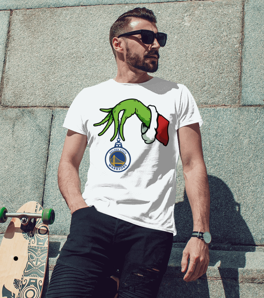 The Grinch Hand Holding Golden State Warriors T-Shirt
