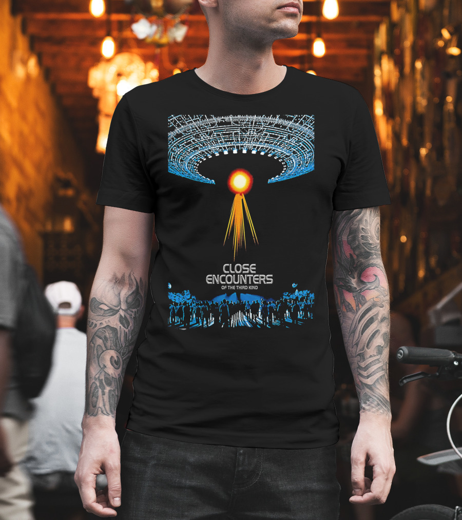 Close Encounters Of The Third Kind UFO Beam With Silhouetted Crowd T-Shirt