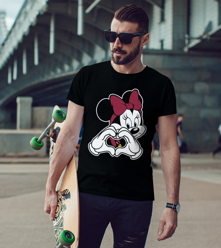 Cardinals Fans Love Minnie Mouse Hand Heart Bow T-Shirt
