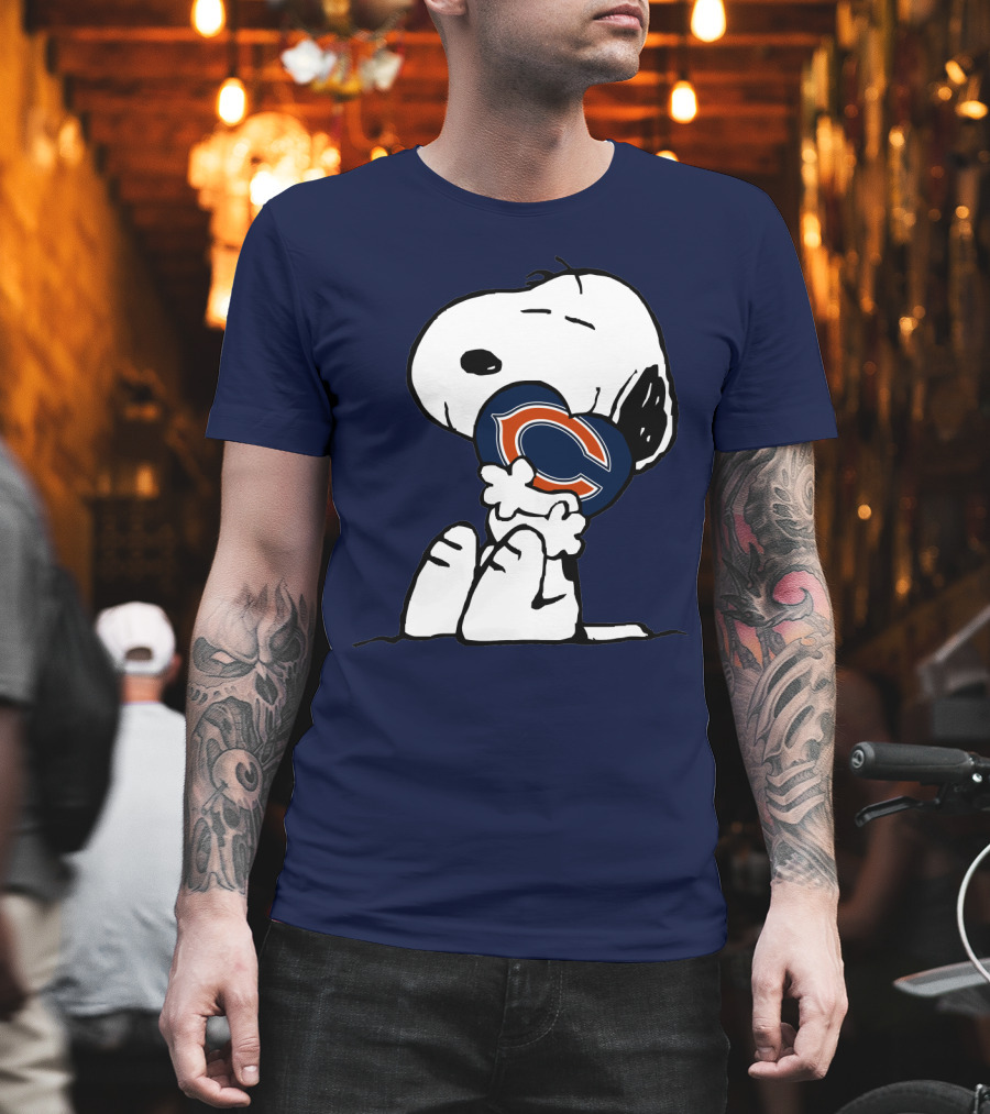 Snoopy Hugging Chicago Bears Heart T-Shirt