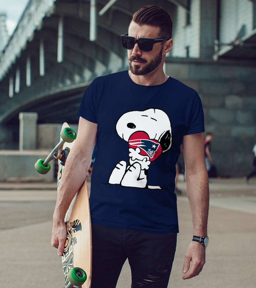 Snoopy Hugging New England Patriots Heart With Team T-Shirt