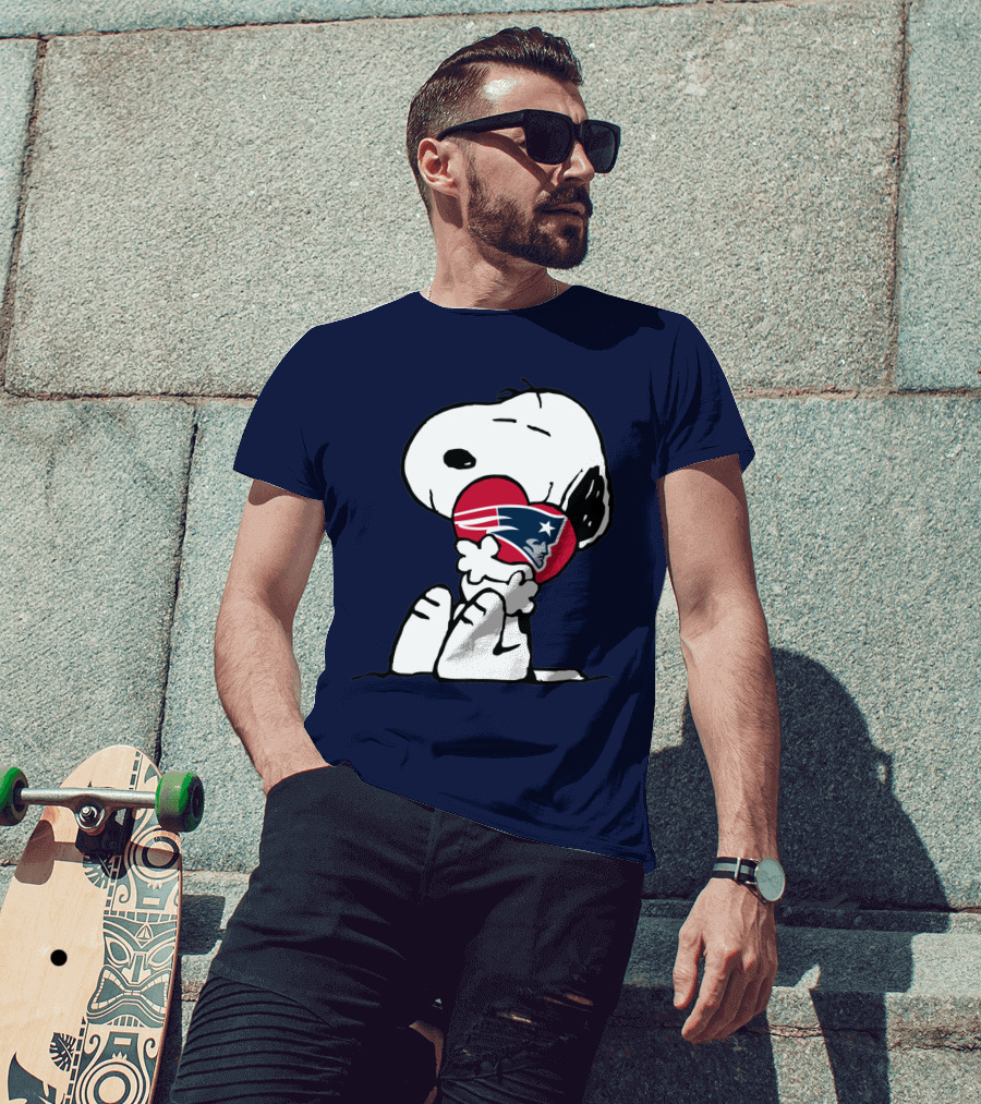 Snoopy Hugging New England Patriots Heart With Team T-Shirt