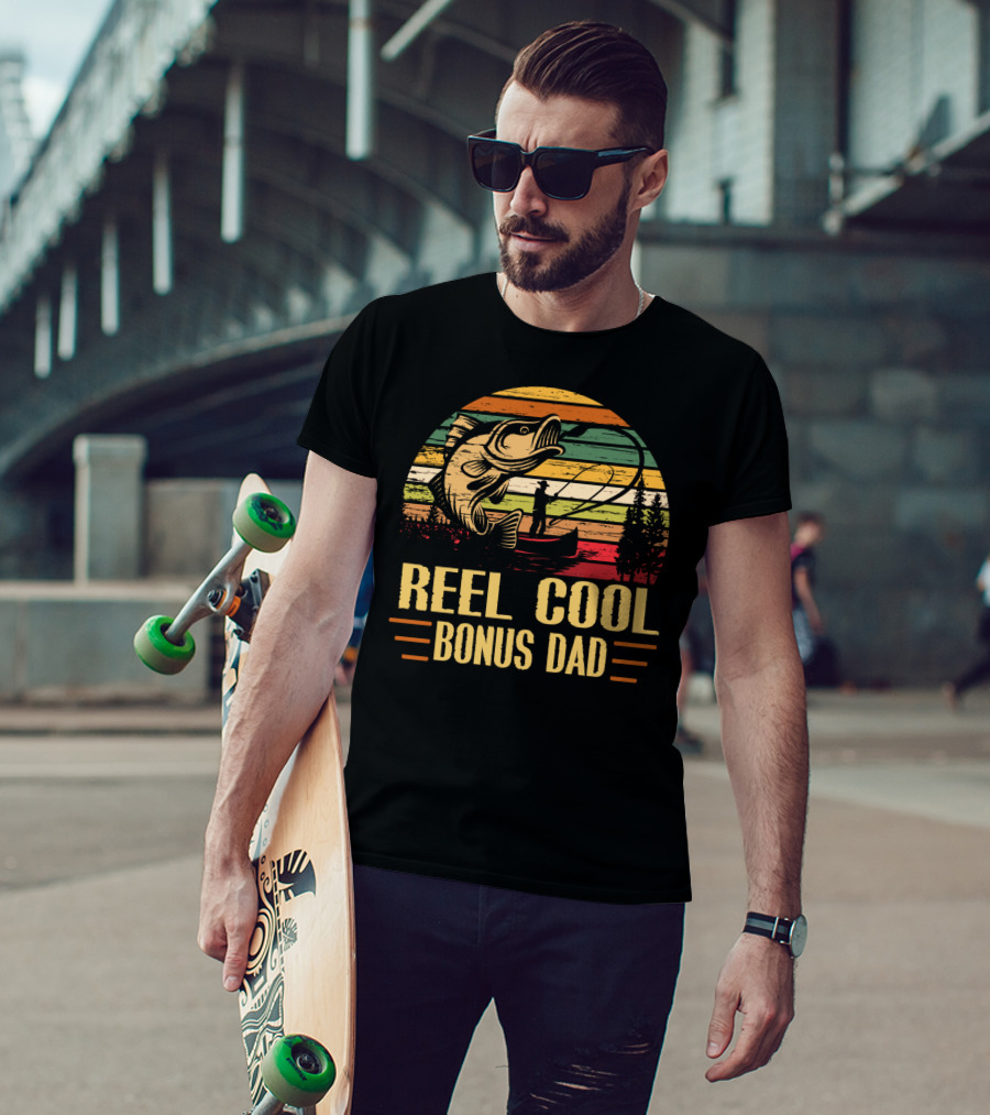 Vintage Reel Cool Bonus Dad Fishing Retro Stripe T-Shirt