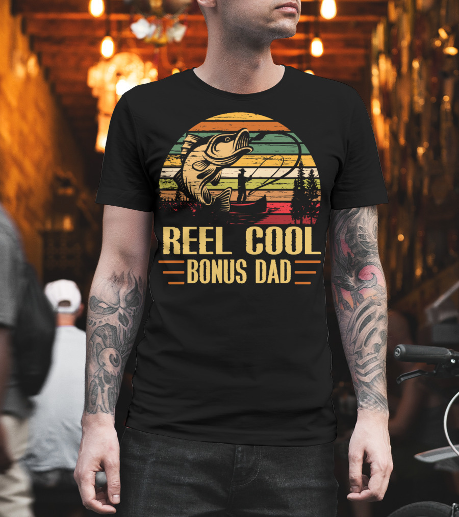 Vintage Reel Cool Bonus Dad Fishing Retro Stripe T-Shirt