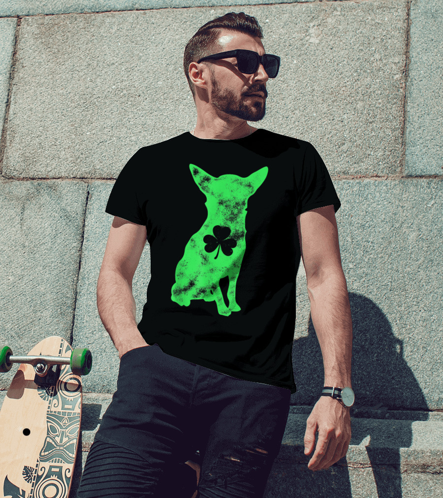 Chihuahua Shamrock Dog Lover St Patricks Day Men T-Shirt