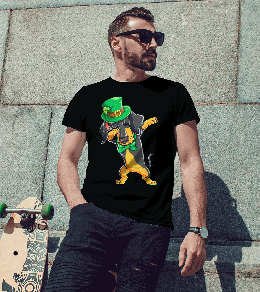 Dabbing Dachshund St Patricks Day Leprechaun Hat And Bow Tie T-Shirt