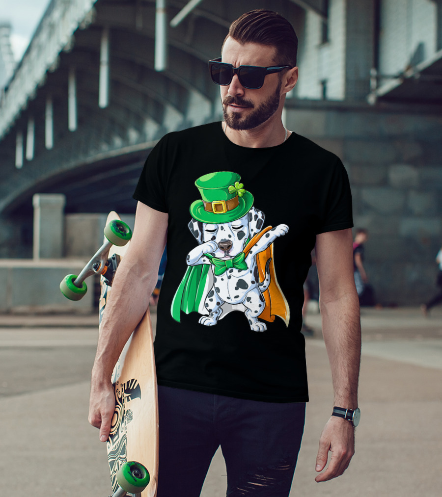Dabbing Dalmatian St Patricks Day Leprechaun Irish Dog With Green Hat And Cape T-Shirt
