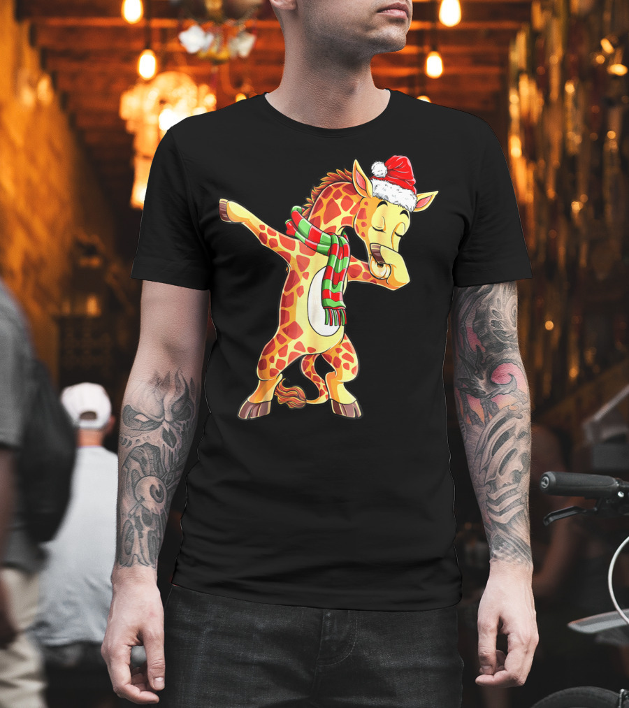 Dabbing Giraffe Santa With Christmas Hat And Scarf T-Shirt