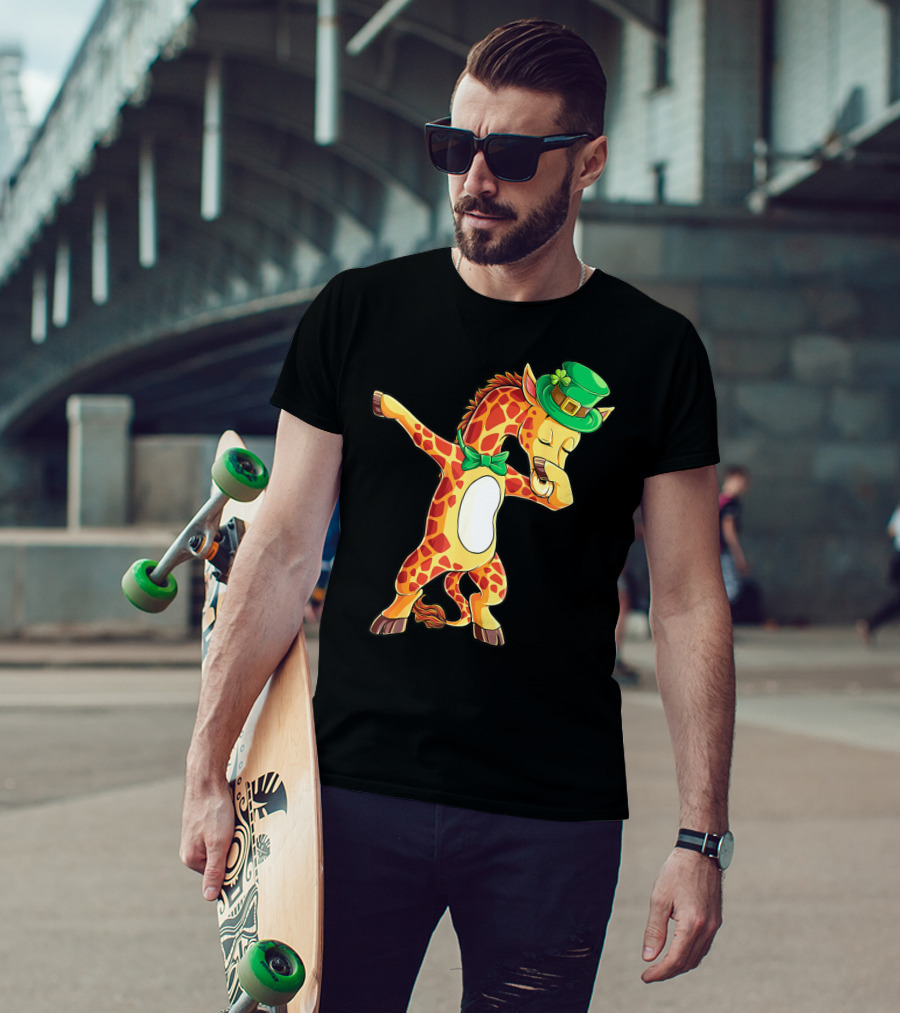Dabbing Giraffe St Patricks Day Leprechaun Hat Green Bowtie T-Shirt