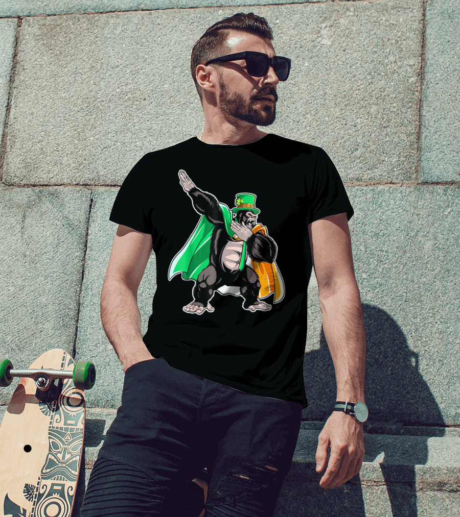 Dabbing Gorilla St Patricks Day Men Leprechaun Irish Cape T-Shirt