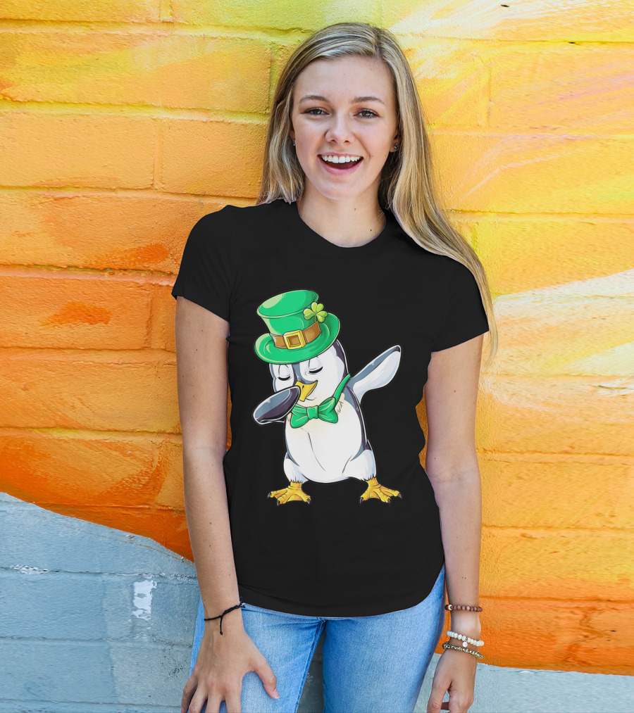Dabbing Penguin St Patricks Day Leprechaun Hat And Bow Tie T-Shirt