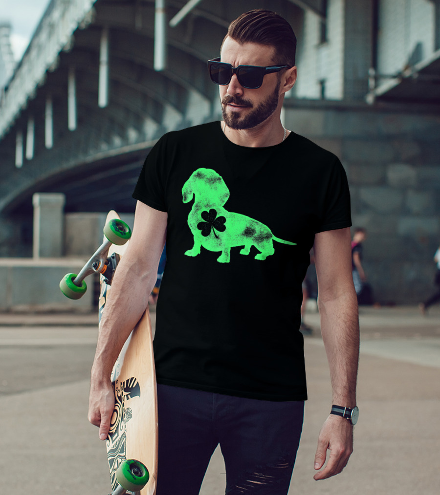 Dachshund Shamrock St Patricks Day Dog Lover Men T-Shirt