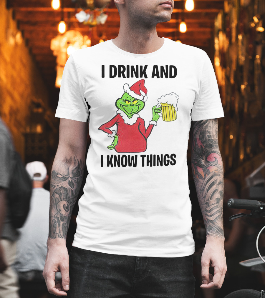 Grinch Santa Holding Beer I Drink And I Know Things T-Shirt