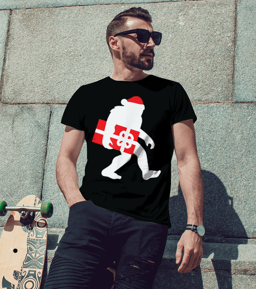 Nice Bigfoot Carrying Christmas Gift In Santa Hat T-Shirt