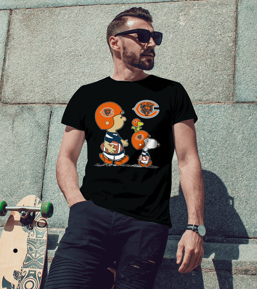 Chicago Bears Peanuts Football Charlie Brown Snoopy Woodstock T-Shirt