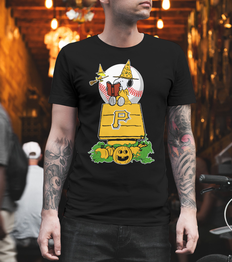Snoopy Halloween Pittsburgh Pirates Peanuts Charlie Brown Pumpkin Moon Baseball T-Shirt