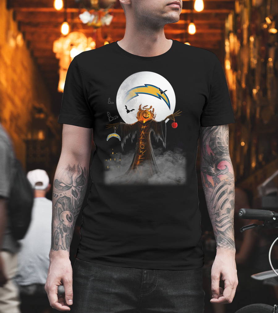 Halloween Los Angeles Chargers Moonlit Pumpkin Scarecrow With Bats And Haunted Castle T-Shirt