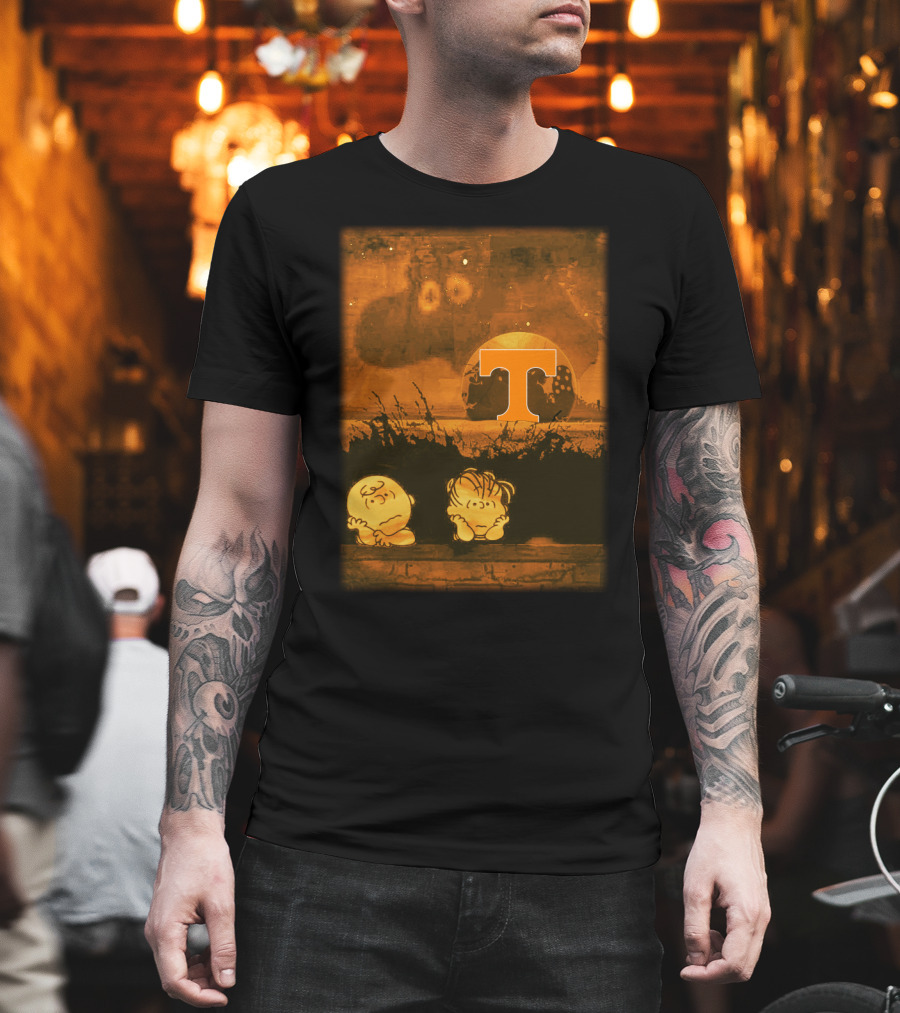 Peanuts Halloween Waiting With Tennessee Volunteers T-Shirt