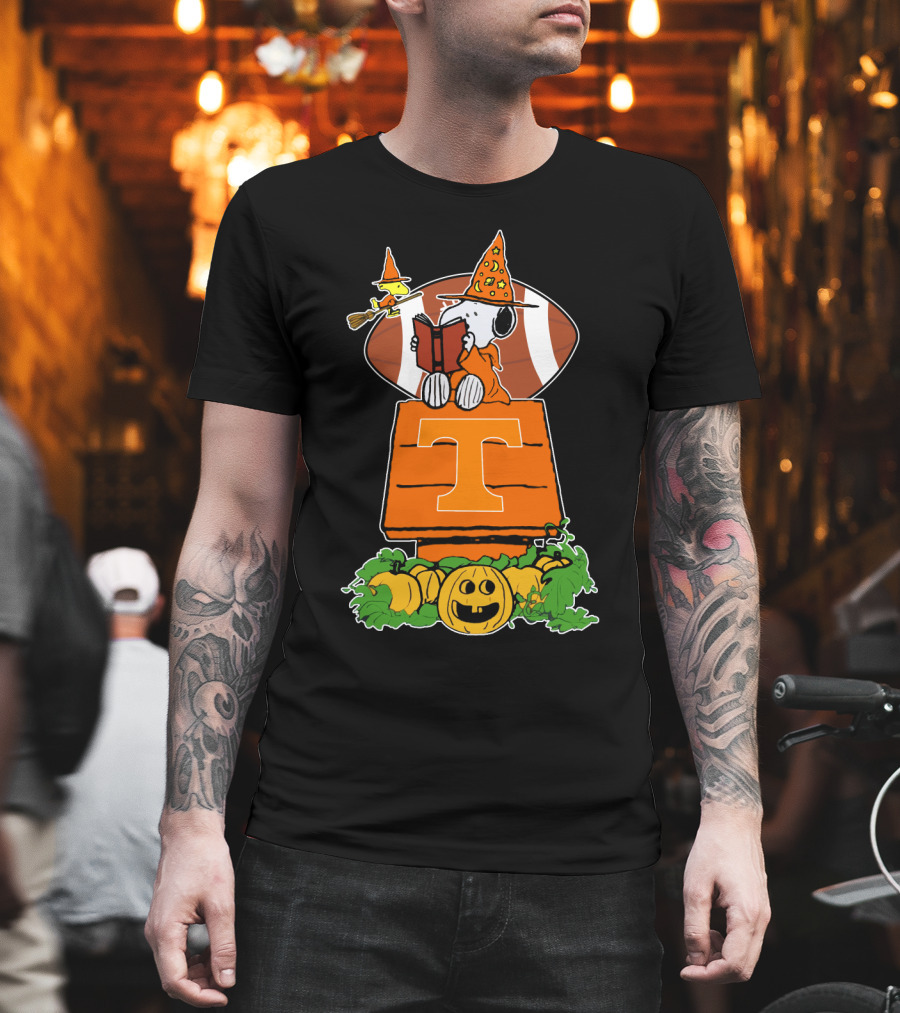Halloween Tennessee Volunteers Football Peanuts Woodstock Snoopy Pumpkin T-Shirt