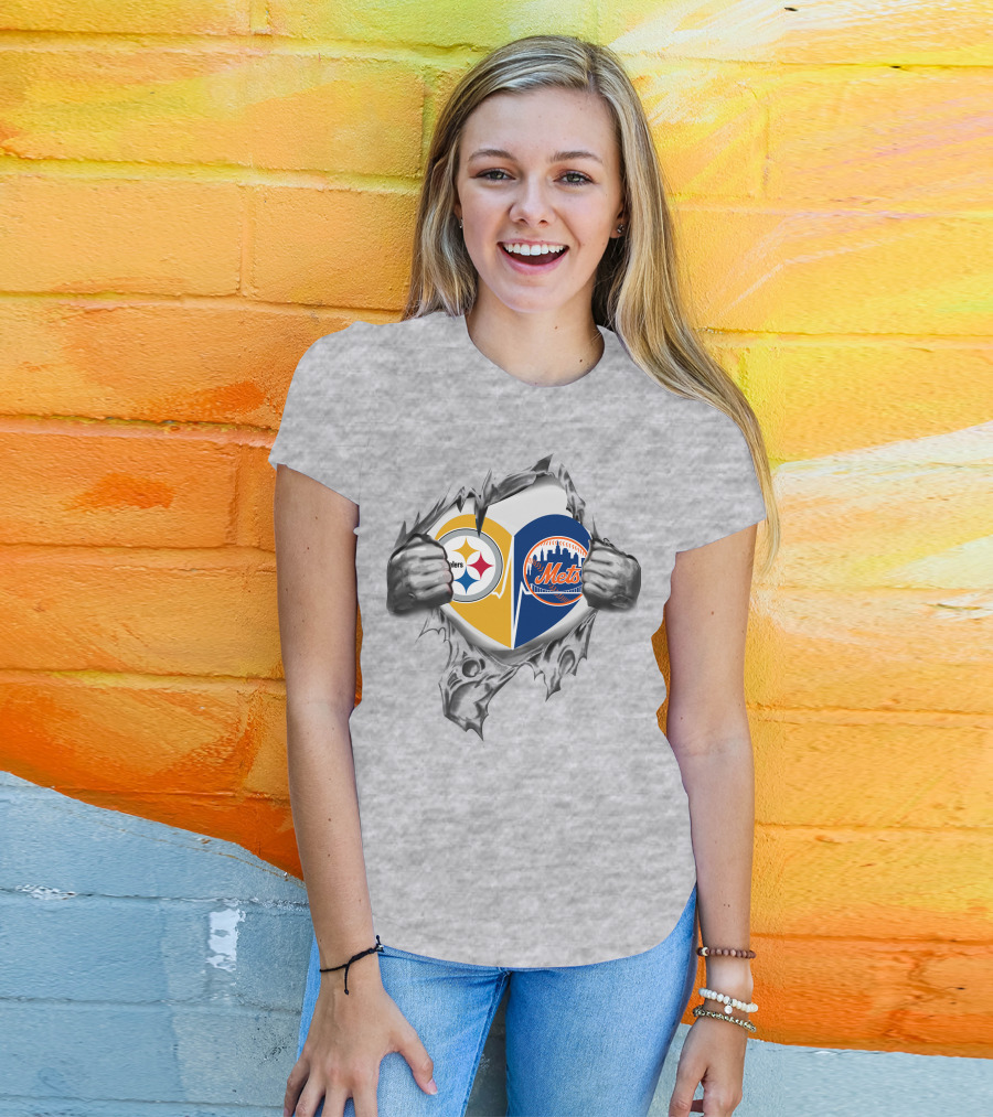 Steelers Mets Heart Design With Torn Metal Hands Displaying T-Shirt