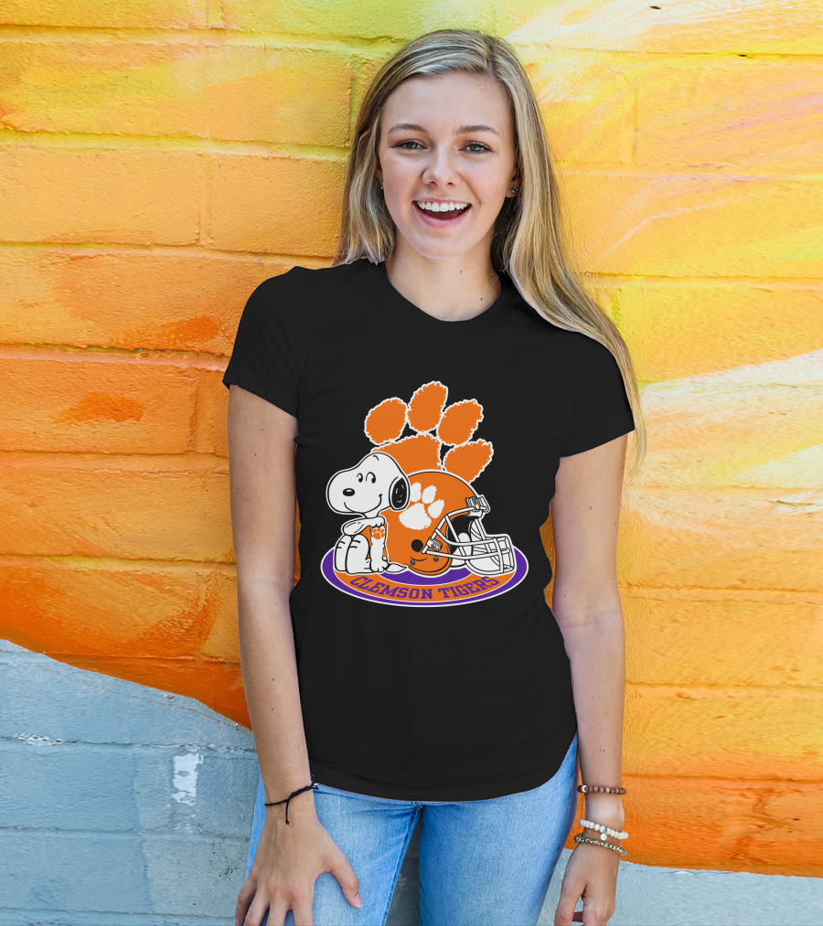 Clemson Tigers Snoopy Paw Print Helmet T-Shirt