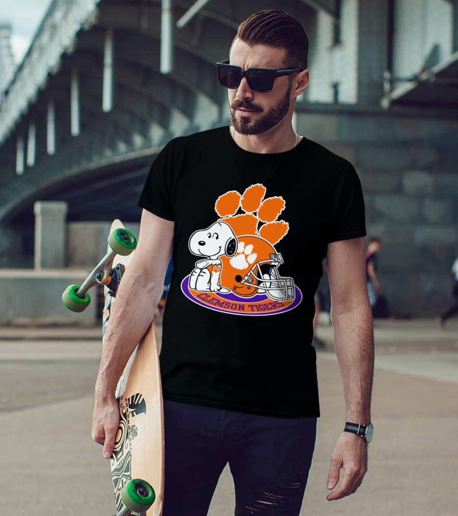 Clemson Tigers Snoopy Paw Print Helmet T-Shirt