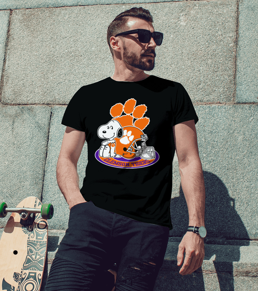 Clemson Tigers Snoopy Paw Print Helmet T-Shirt