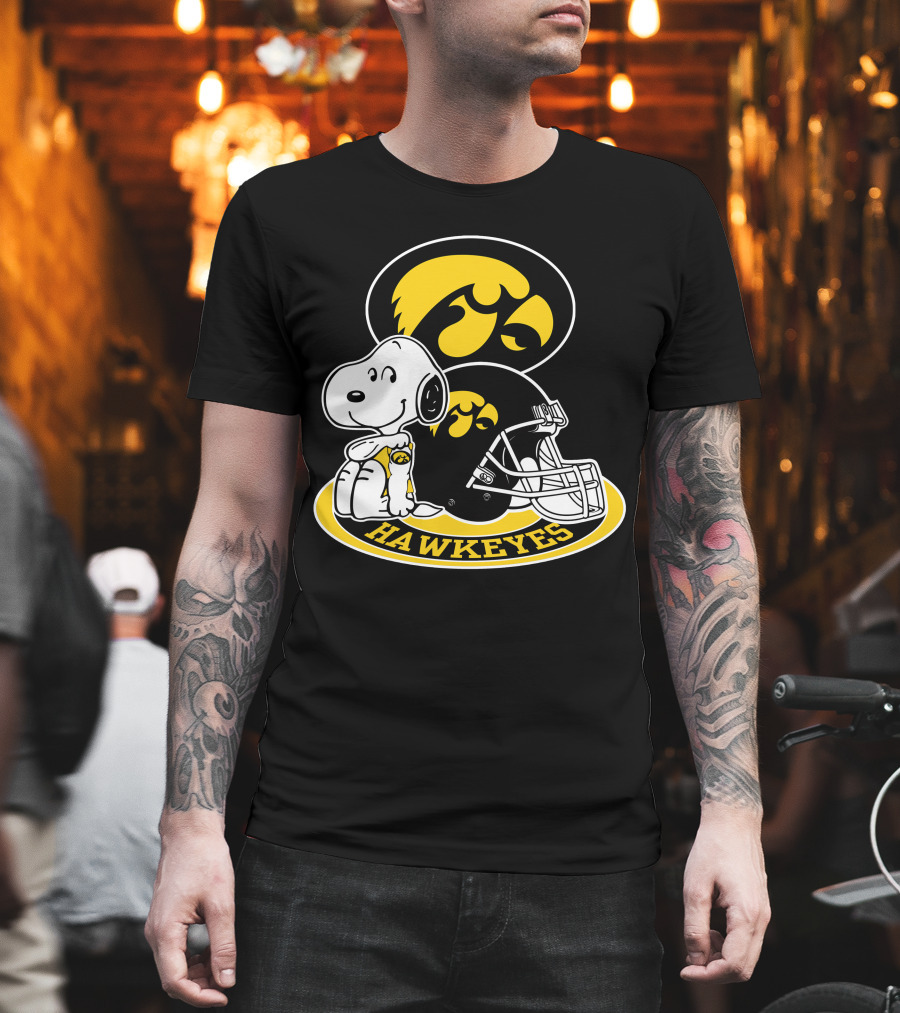 Snoopy Iowa Hawkeyes Helmet Fan T-Shirt