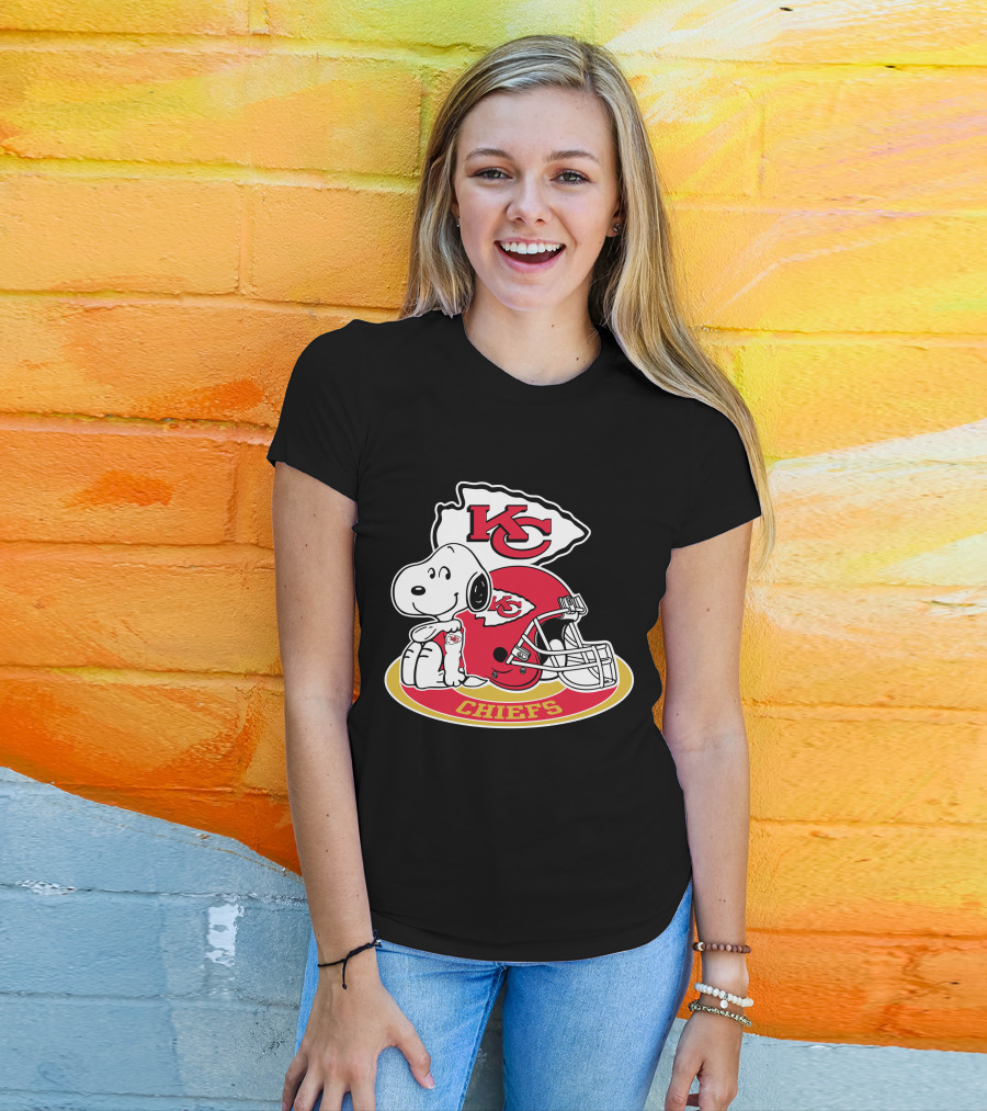 Kansas City Chiefs Snoopy Kc Arrowhead Helmet T-Shirt