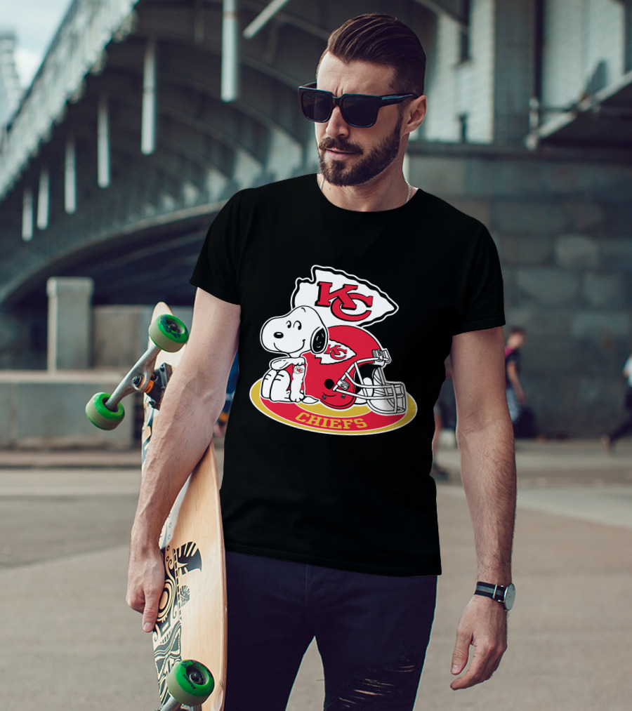 Kansas City Chiefs Snoopy Kc Arrowhead Helmet T-Shirt