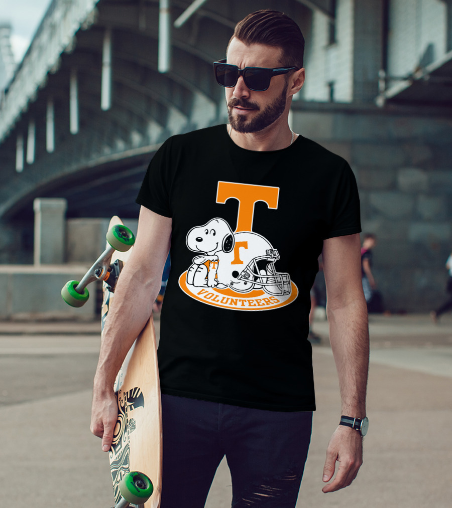 Snoopy Tennessee Volunteers Football Helmet T-Shirt