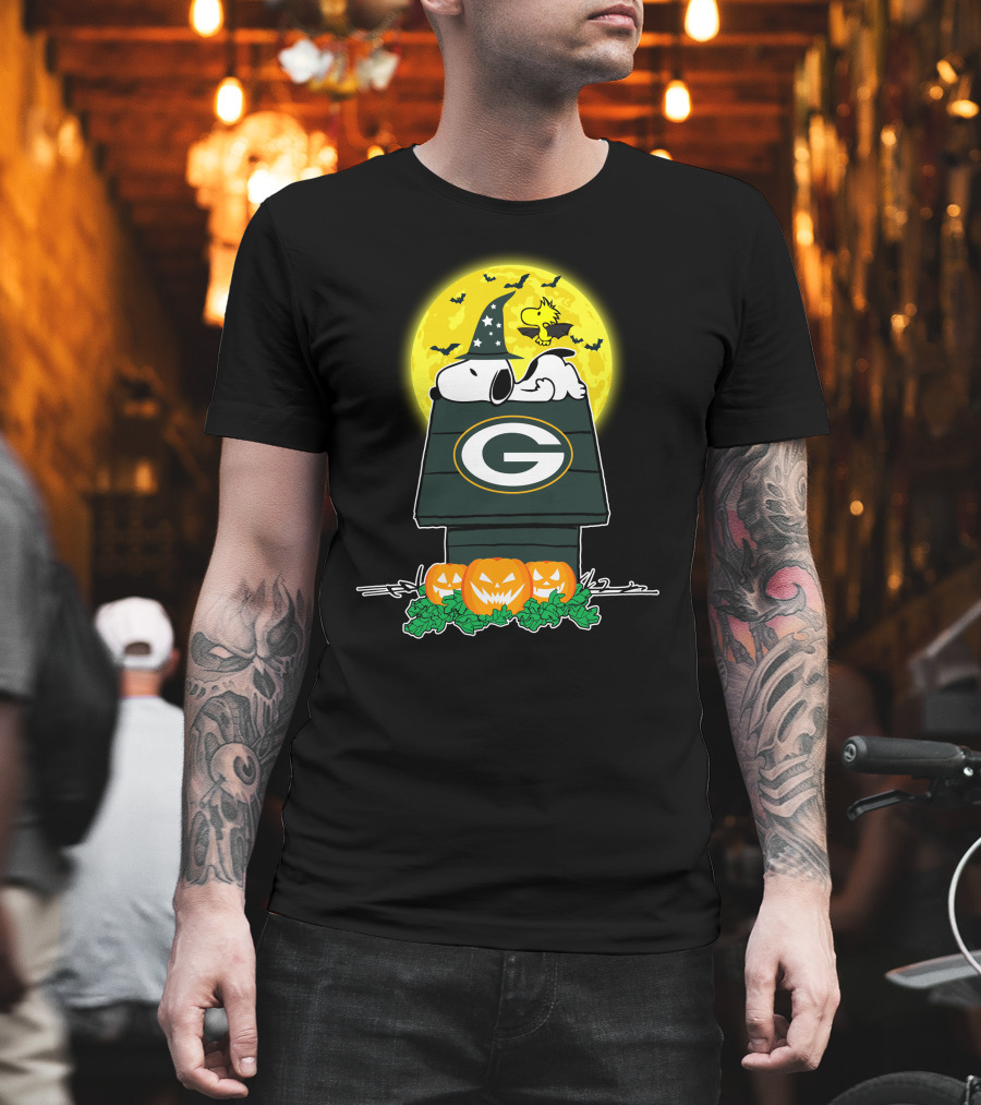 Green Bay Packers Snoopy Woodstock Halloween Moon Pumpkins T-Shirt