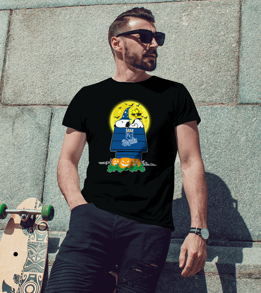 Kansas City Royals Halloween Snoopy Peanuts Moon Pumpkins T-Shirt