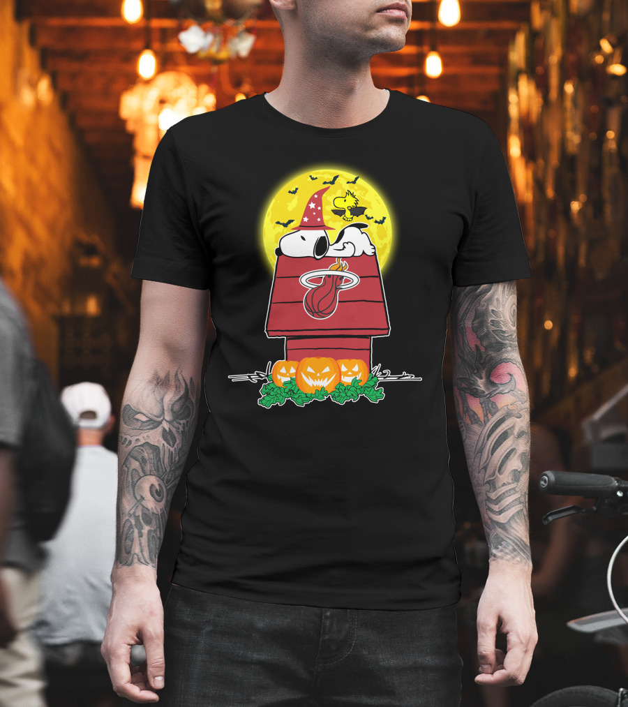 Miami Heat Halloween Snoopy Peanuts Pumpkin Patch T-Shirt